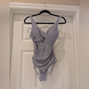 Nip Tuck Multi Fit Cup One Piece Swimsuit Navy White Strip Size 4